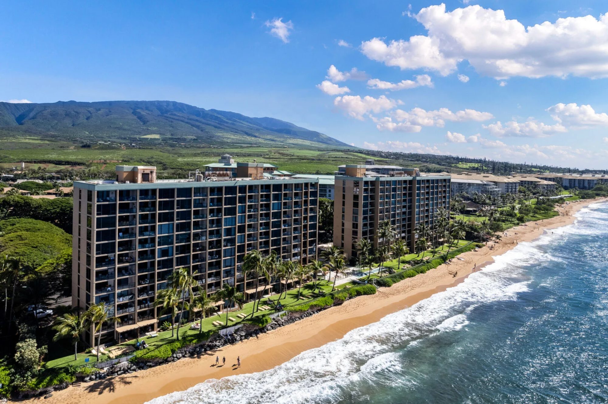 Aerial of the Mahana on Kāʻanapali Beach